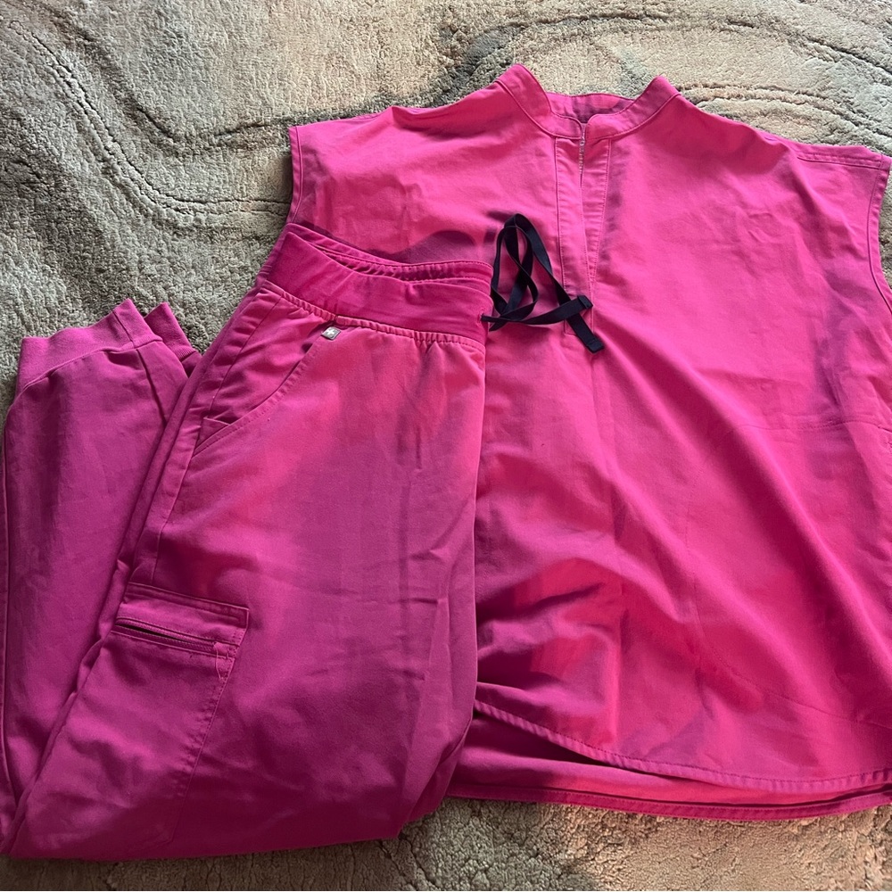 Pinks figs scrub set